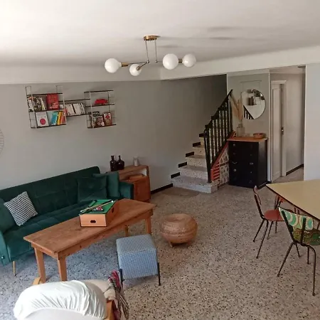 Maison Climatisee Avec Cour, A 5 Min A Pied