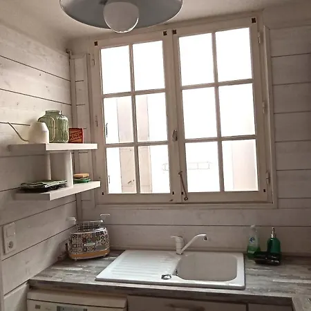 Maison Climatisee Avec Cour, A 5 Min A Pied بيت للعطل سانت ماري لا مير