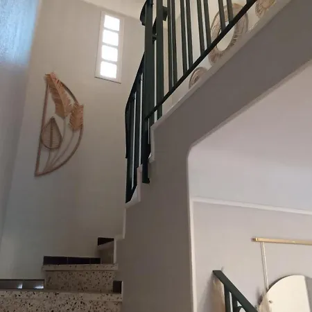 Maison Climatisee Avec Cour, A 5 Min A Pied بيت للعطل *