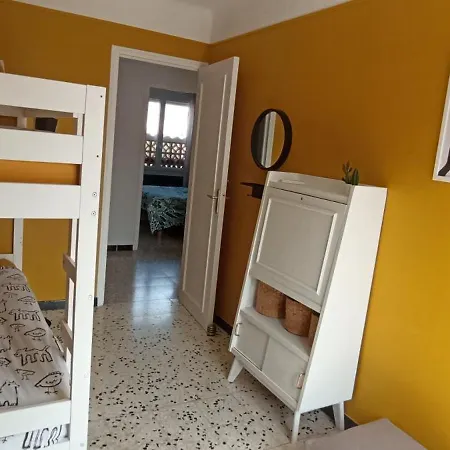 Maison Climatisee Avec Cour, A 5 Min A Pied بيت للعطل *