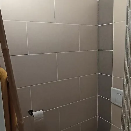 Maison Climatisee Avec Cour, A 5 Min A Pied بيت للعطل *