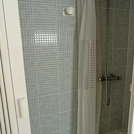 Maison Climatisee Avec Cour, A 5 Min A Pied
